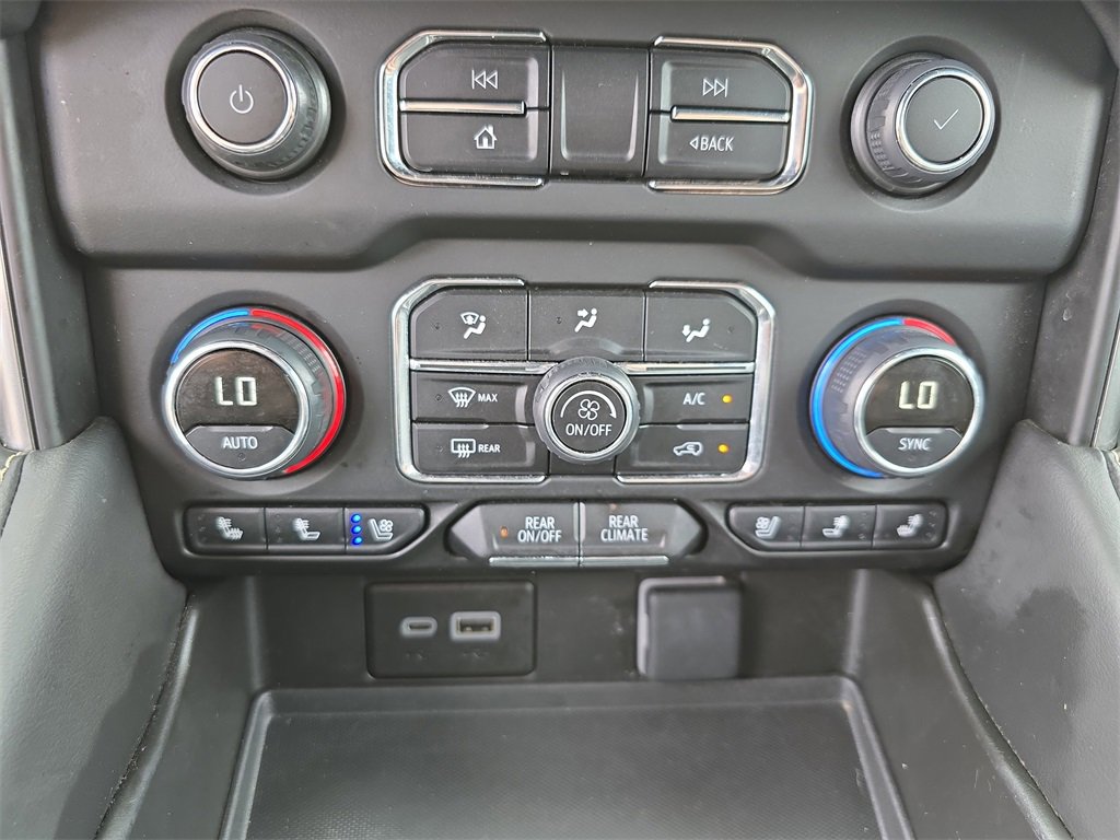 2024 Chevrolet Suburban Premier photo 22