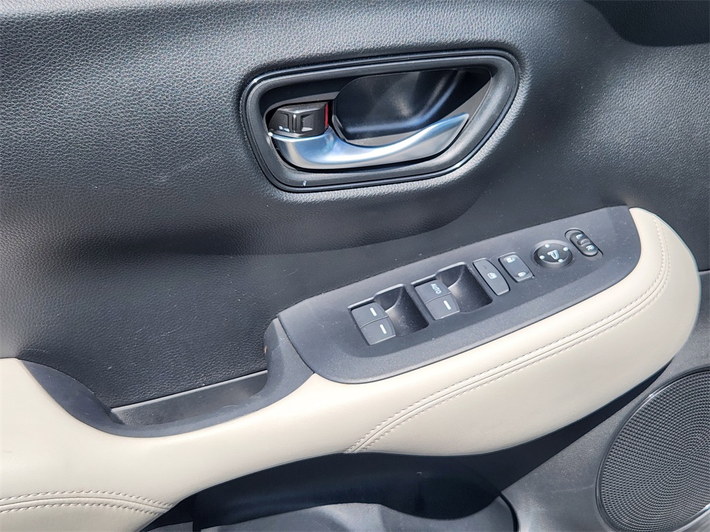 2025 Honda HR-V LX photo 17