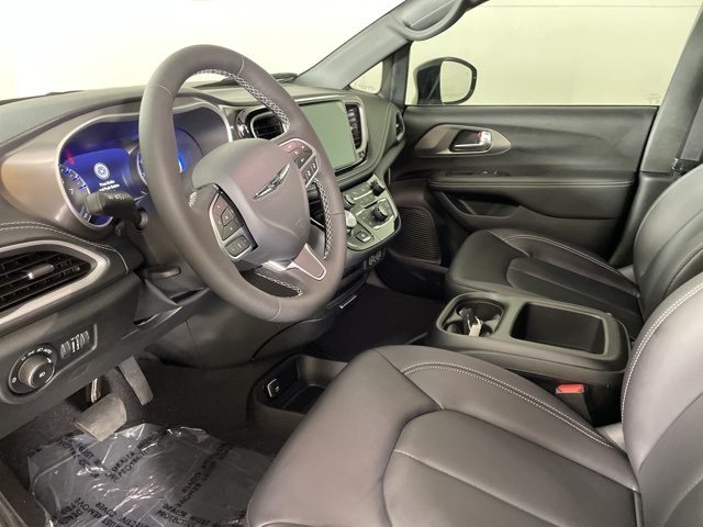 2025 Chrysler Pacifica photo 22