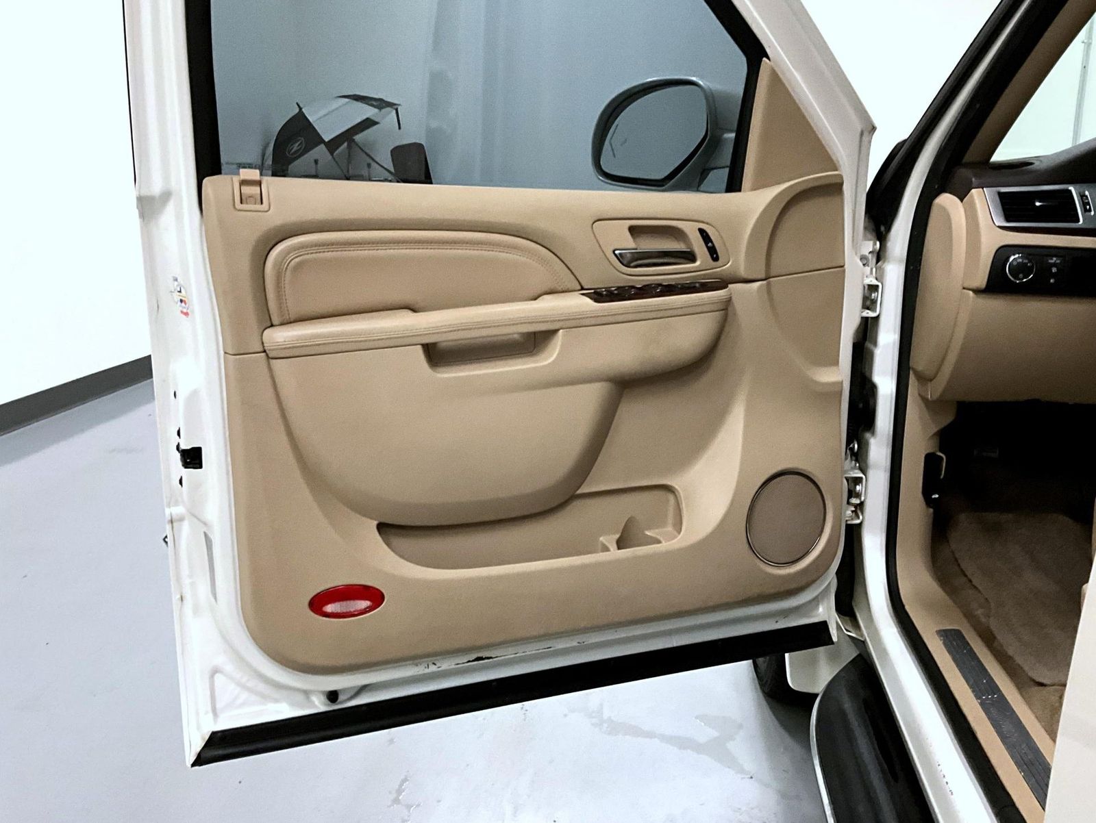 2011 Cadillac Escalade ESV Luxury photo 9
