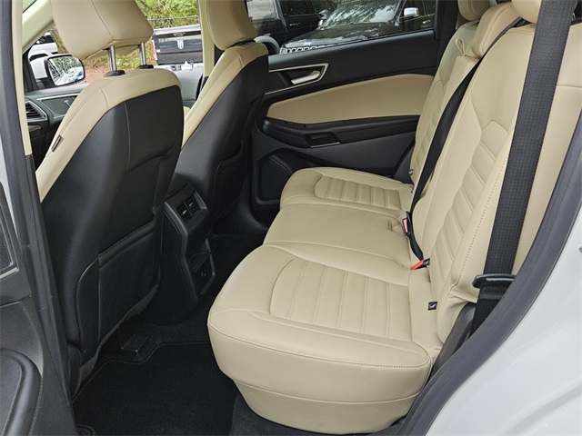 2022 Ford Edge SEL photo 5