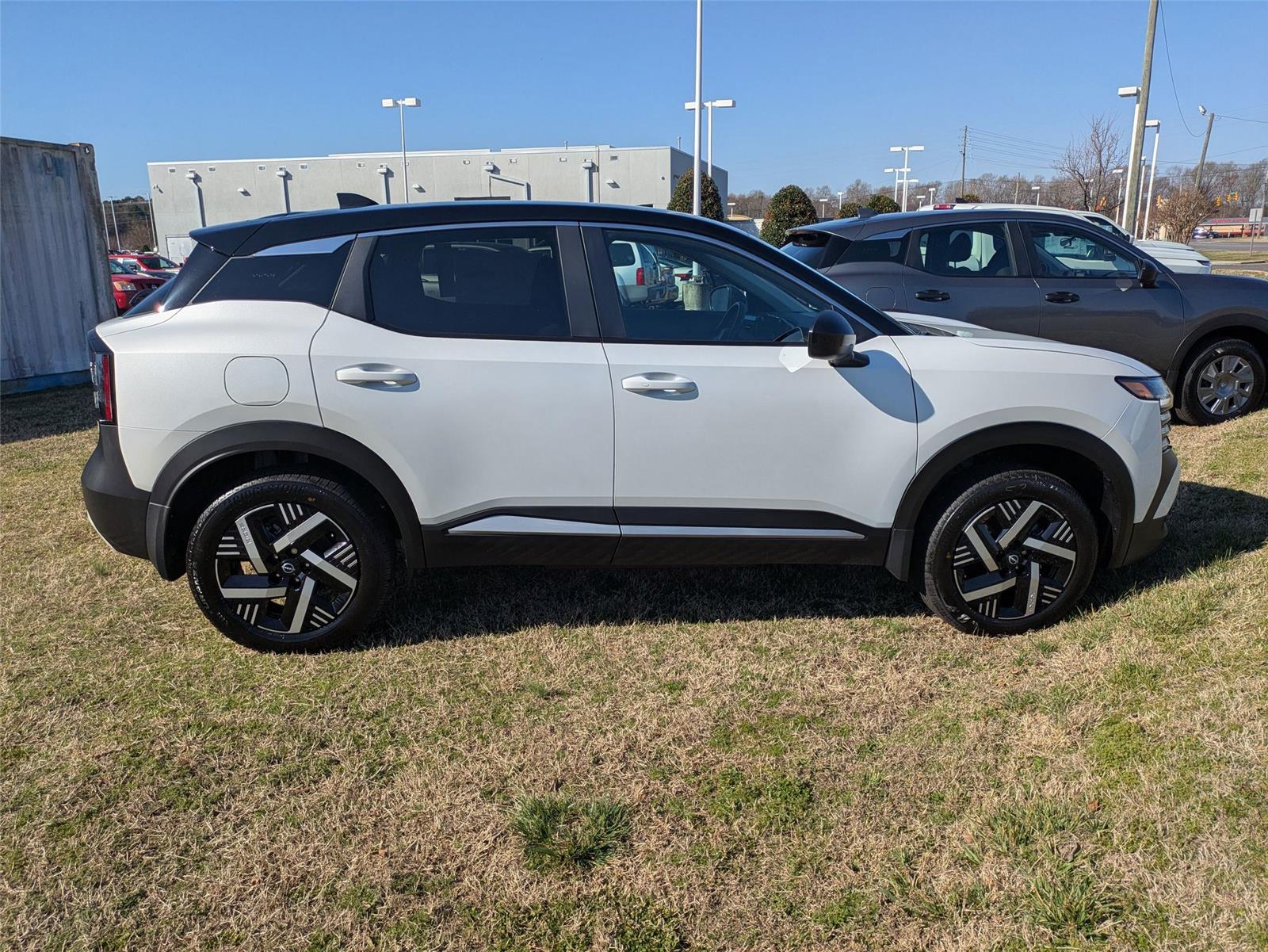 2025 Nissan Kicks SV photo 4