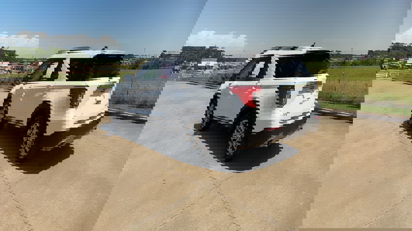 2024 Ford Explorer Limited photo 4