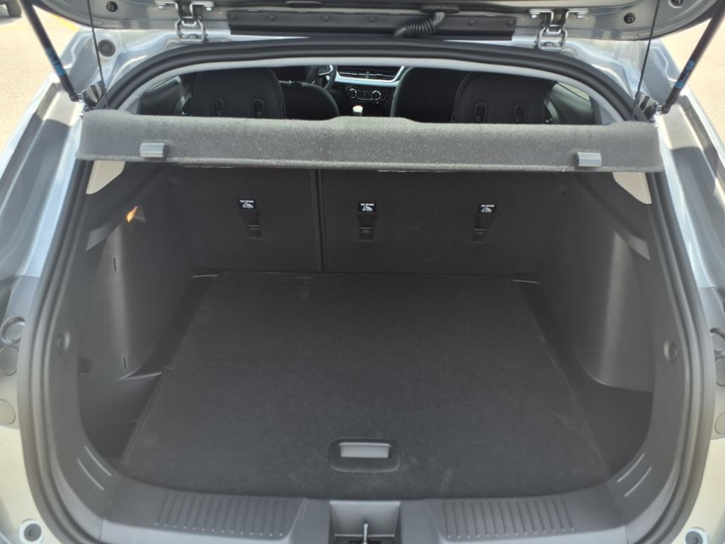 2025 Chevrolet Trax LT photo 9