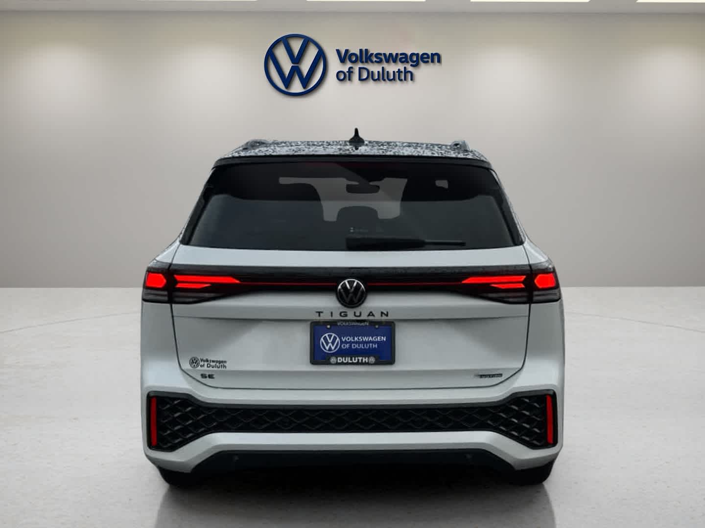 2026 Volkswagen Tiguan SE R-Line Black photo 4