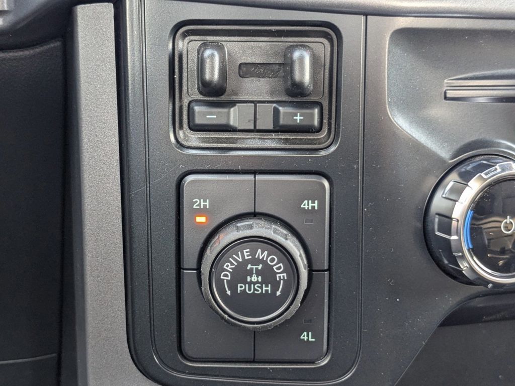 2025 Ford F-150 XLT photo 25