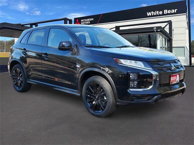 2025 Mitsubishi Outlander Sport LE's photo