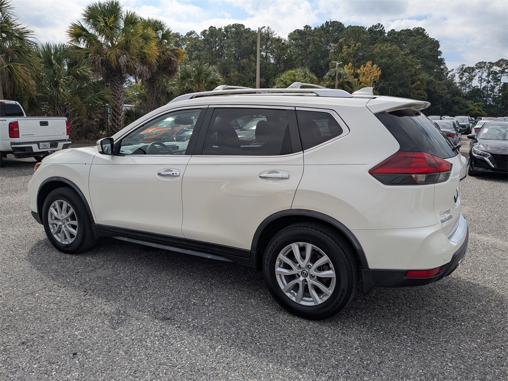 2020 Nissan Rogue SV photo 2