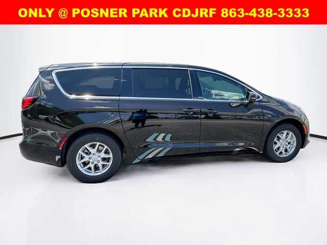 2026 Chrysler Voyager LX photo 4