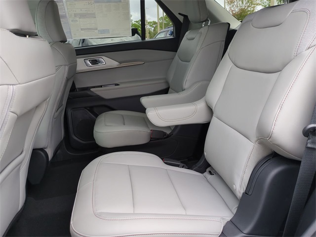 2025 Ford Explorer photo 12