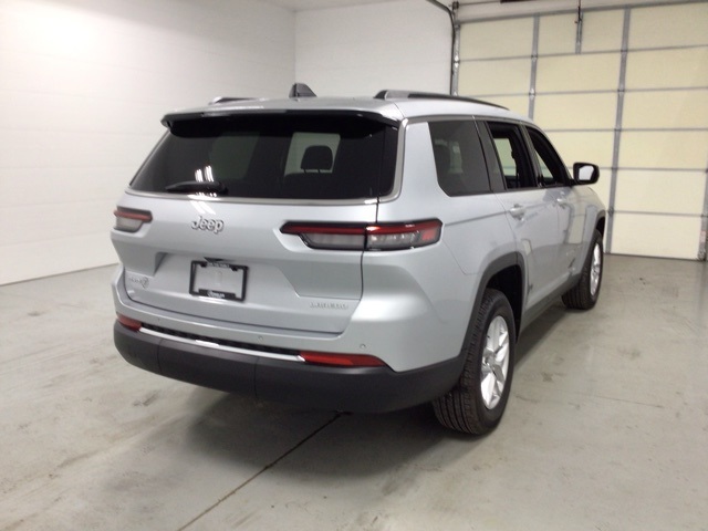 2025 Jeep Grand Cherokee Laredo photo 2