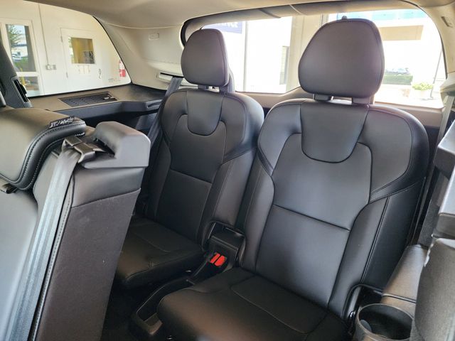 2022 Volvo XC90 T5 Momentum photo 14