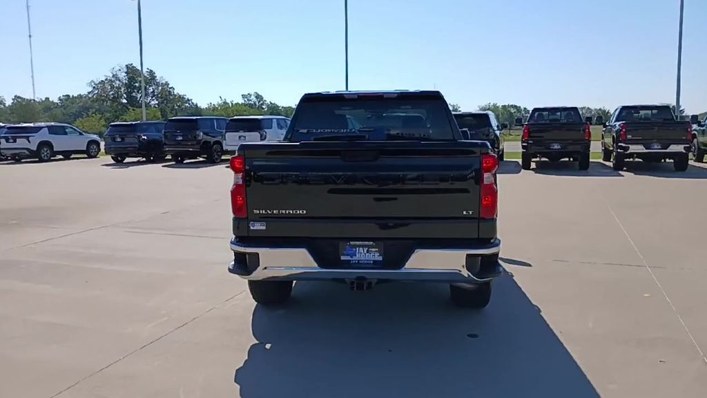 2023 Chevrolet Silverado 1500 LT photo 7