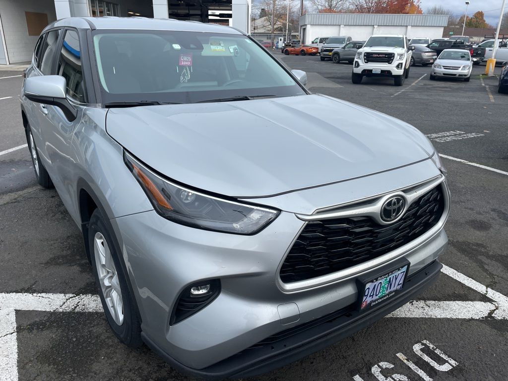 2023 Toyota Highlander L photo 2