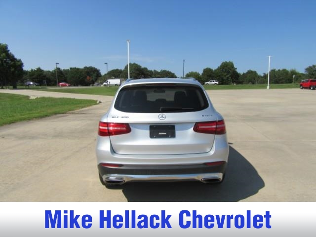 2017 Mercedes Benz GLC 300 4MATIC photo 3