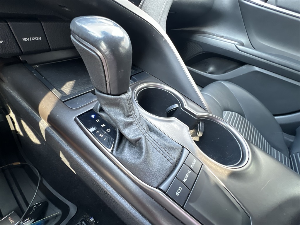 2022 Toyota Camry SE photo 22