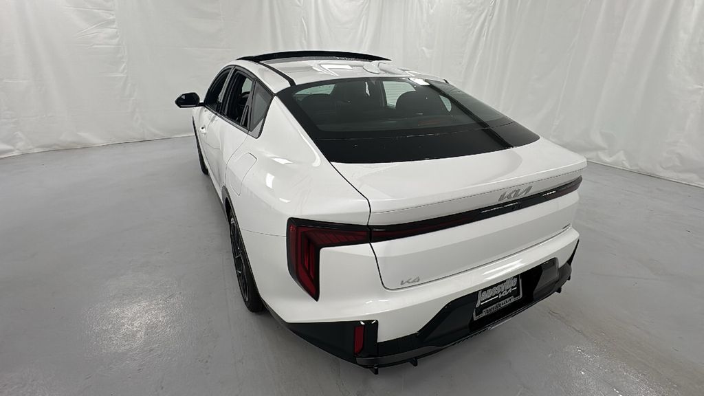 2025 Kia K4 GT-Line photo 5
