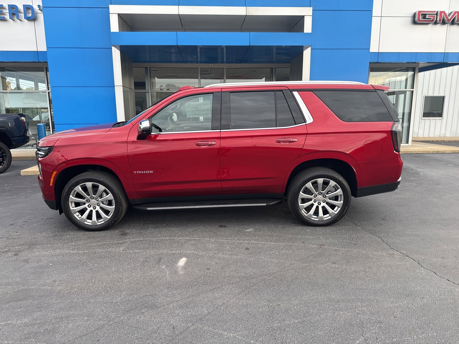 2025 Chevrolet Tahoe Premier photo 3