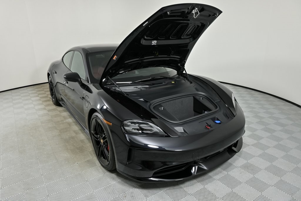 2025 Porsche Taycan GTS photo 33