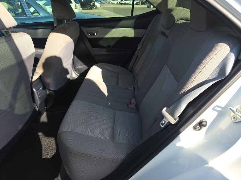 2016 Toyota Corolla LE photo 2