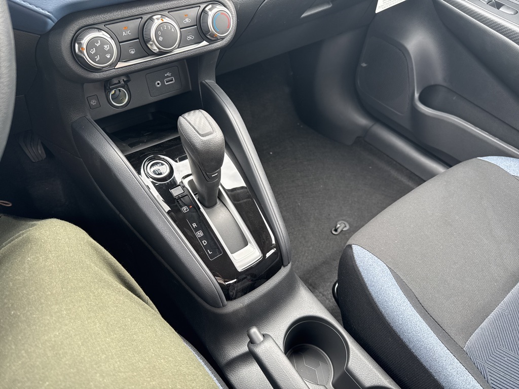 2025 Nissan Versa 1.6 SV photo 23