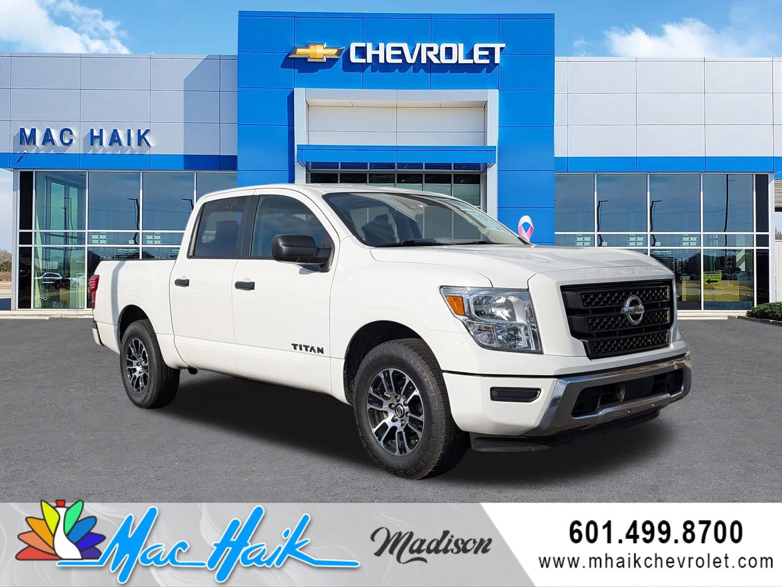 2022 Nissan Titan SV's photo