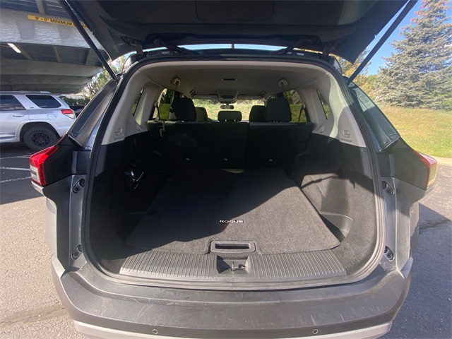 2023 Nissan Rogue SV photo 12