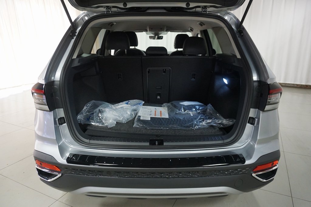 2025 Volkswagen Taos SE photo 21