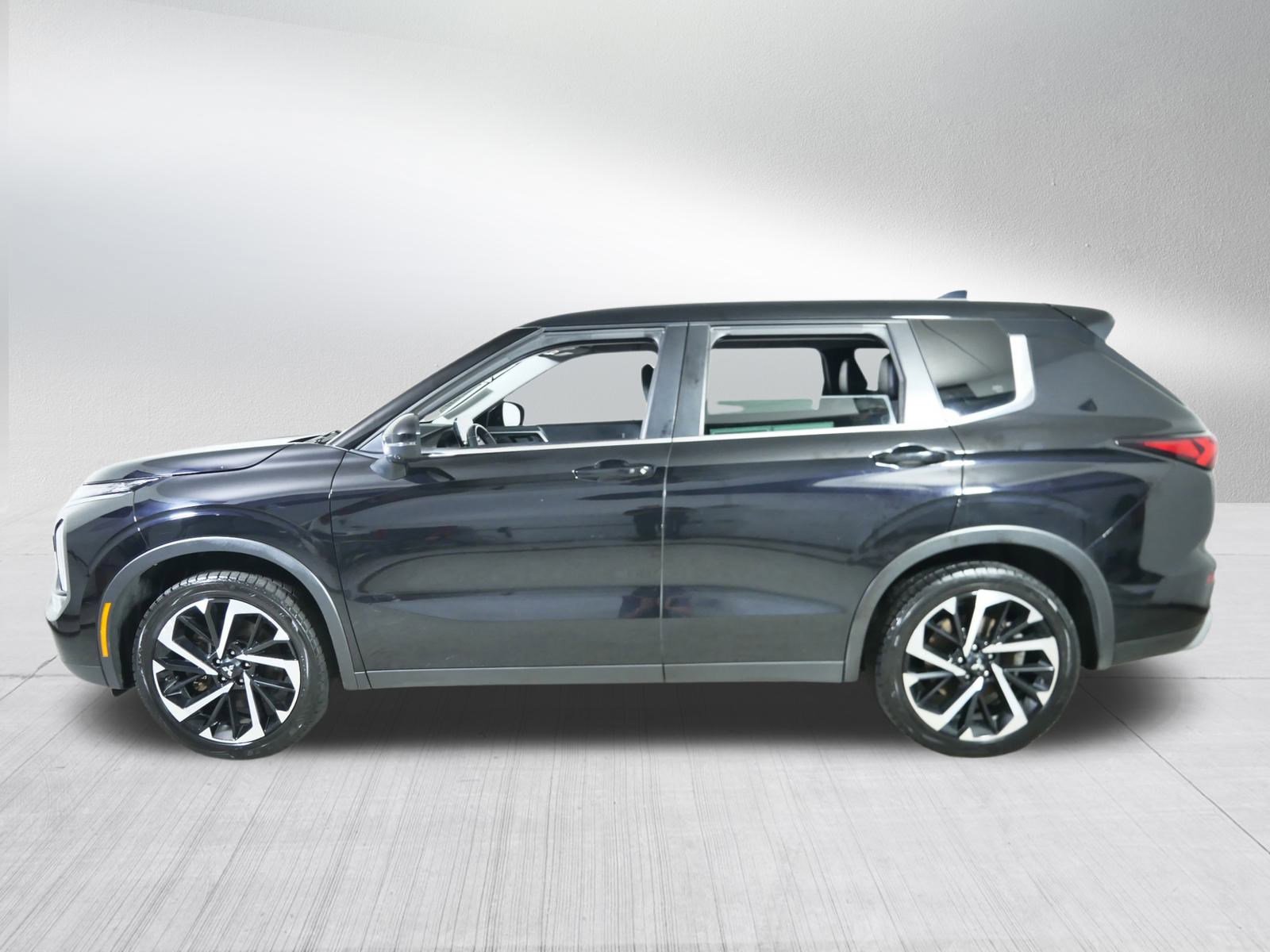 2022 Mitsubishi Outlander SE photo 4
