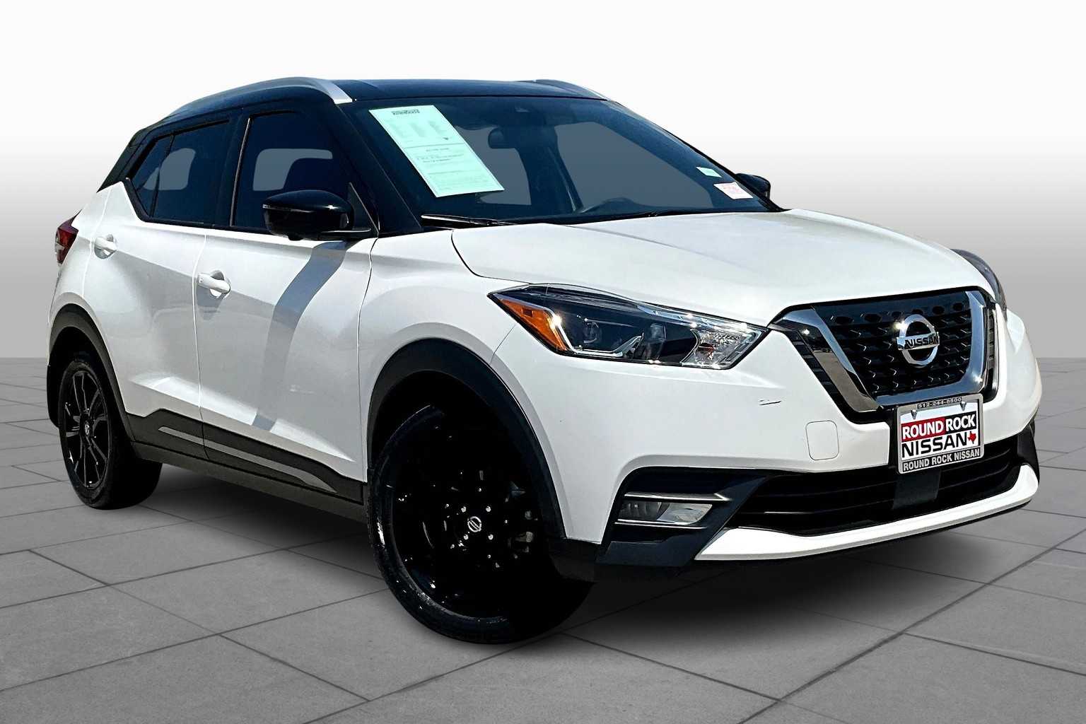 2020 Nissan Kicks SR photo 2
