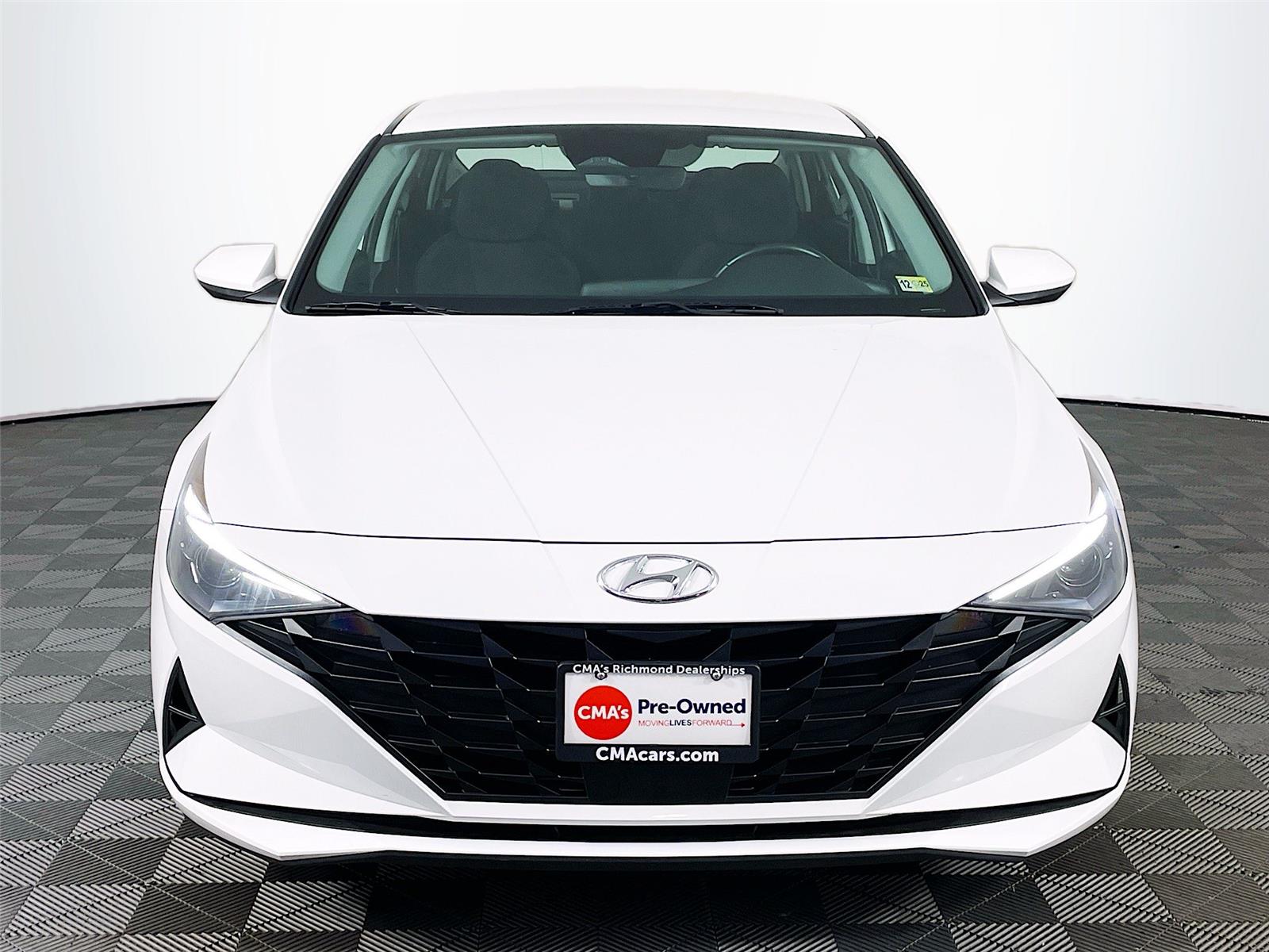 2023 Hyundai Elantra SEL Convenience photo 2