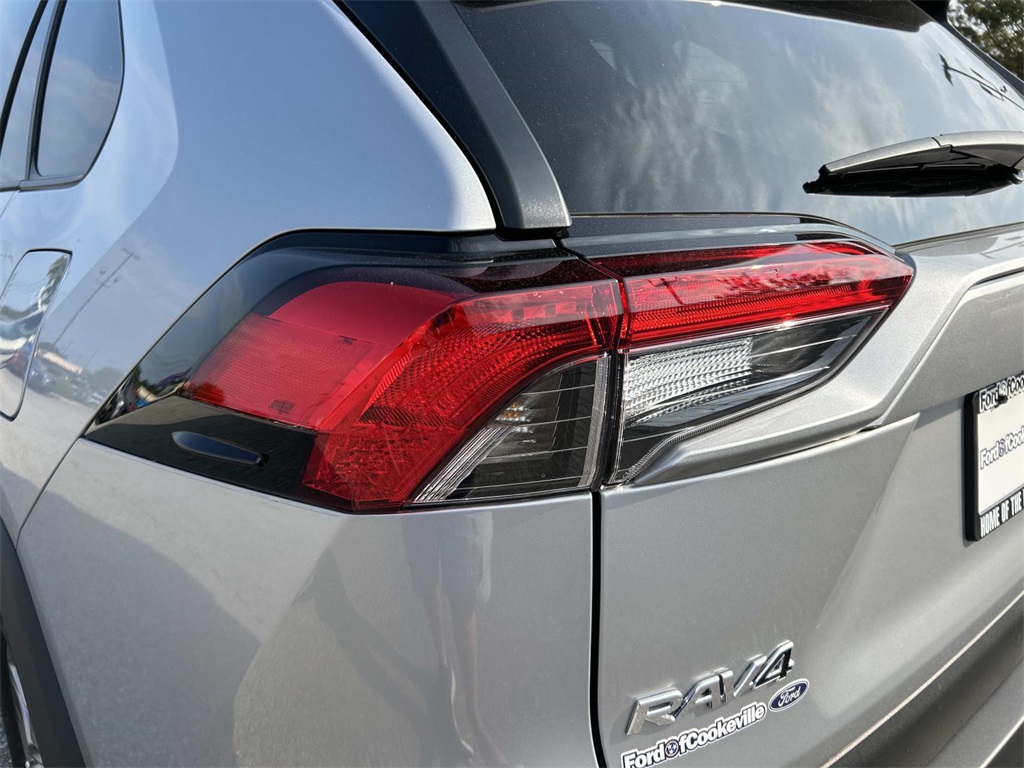 2024 Toyota RAV4 XLE photo 11