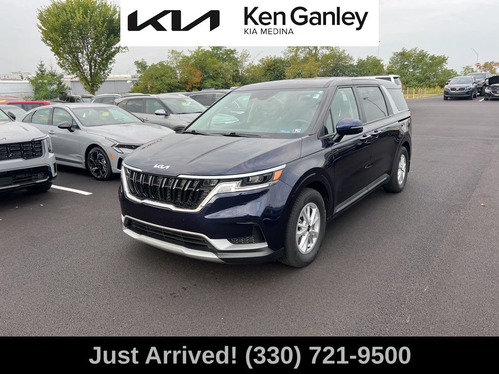 2024 Kia Carnival LX photo 9