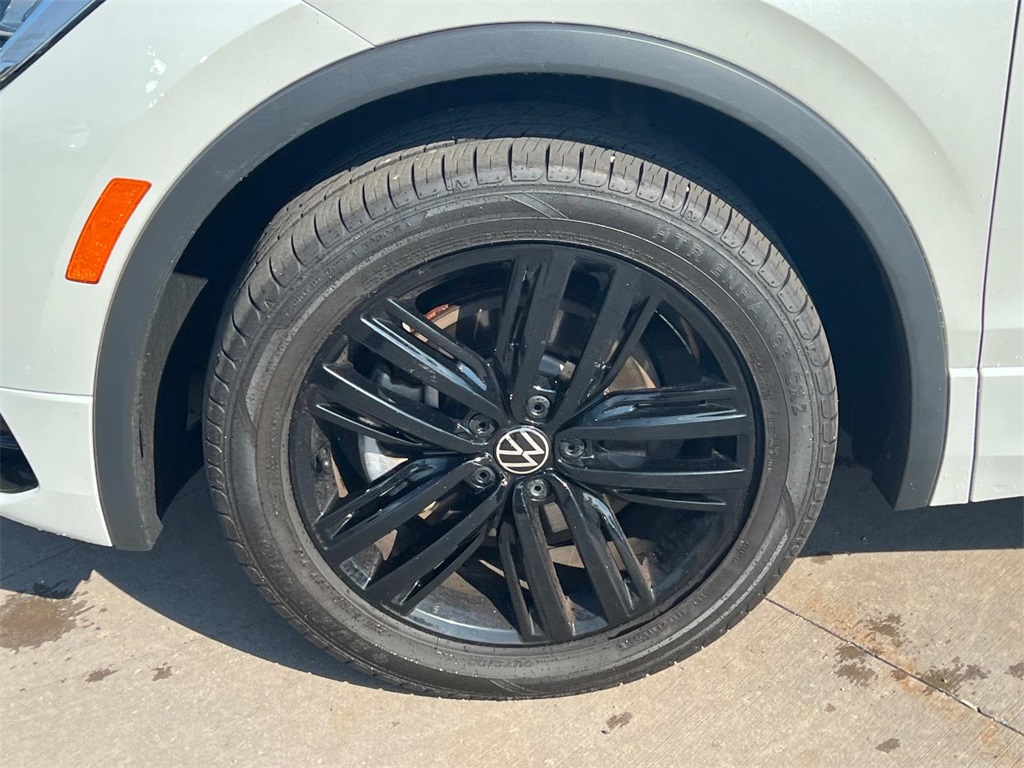 2022 Volkswagen Tiguan SE R-Line Black photo 25