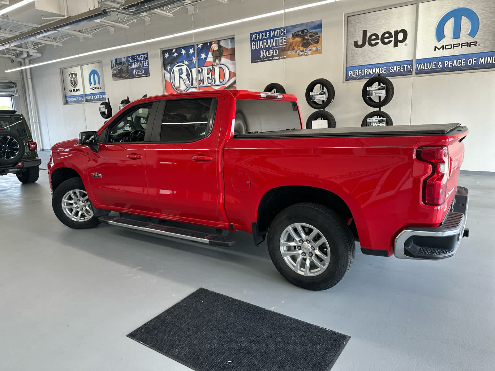 2020 Chevrolet Silverado LT photo 8