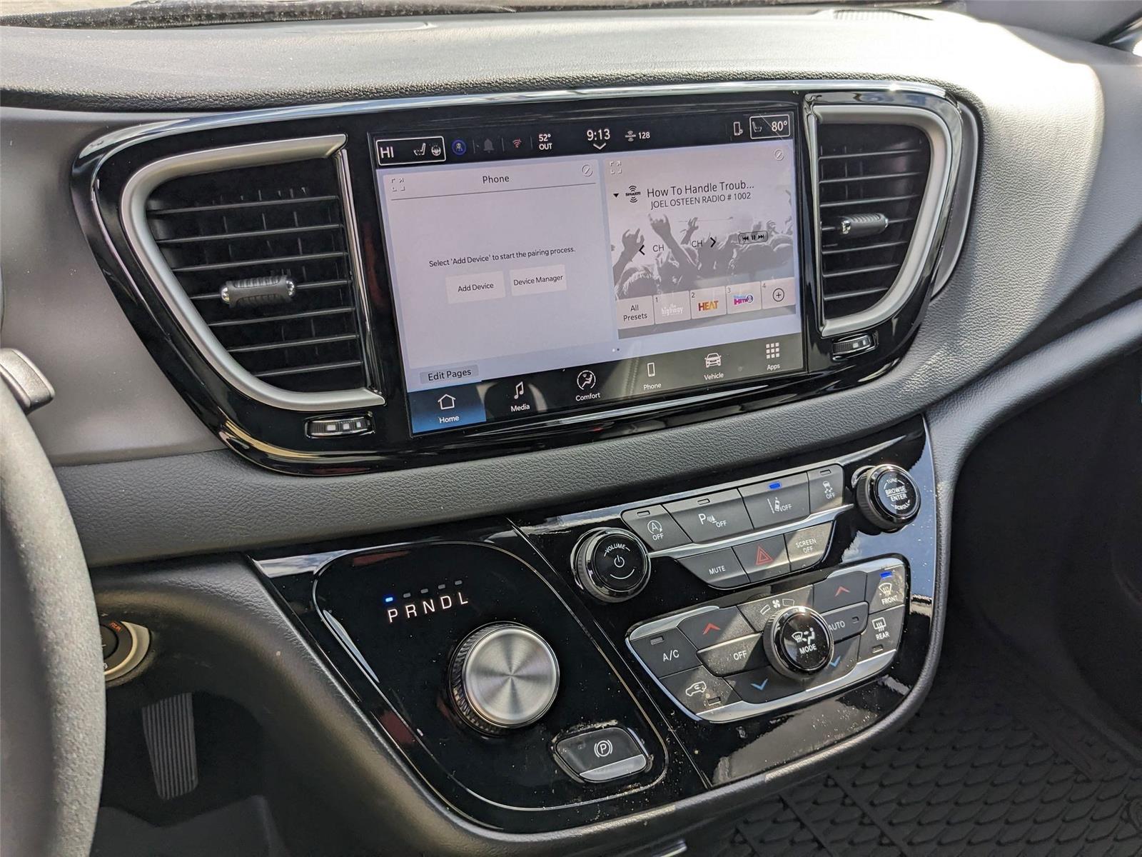 2025 Chrysler Voyager LX photo 12