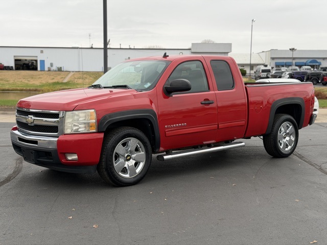 2011 Chevrolet Silverado 1500 LT photo 3
