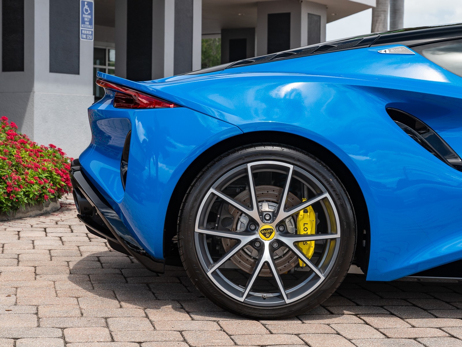 2024 Lotus Emira First Edition photo 9
