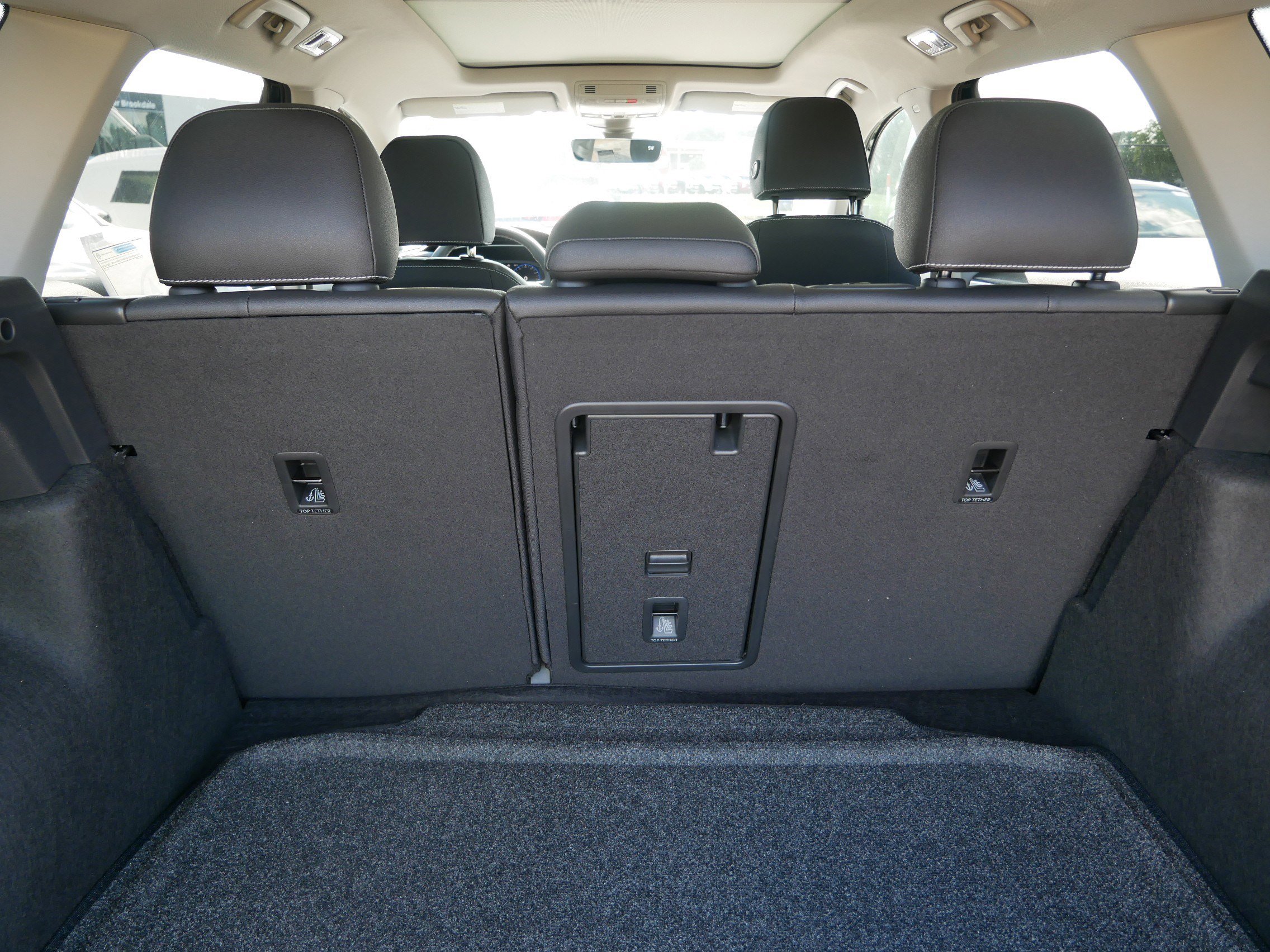 2025 Volkswagen Taos SEL photo 4