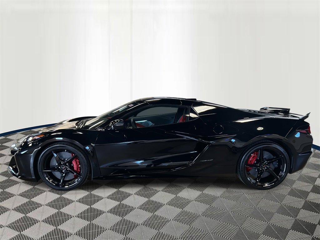 2026 Chevrolet Corvette E-Ray 2LZ photo 2