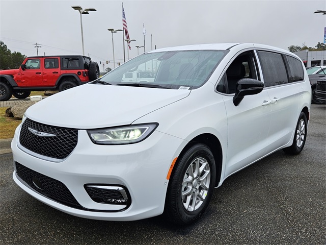 2026 Chrysler Pacifica photo 2