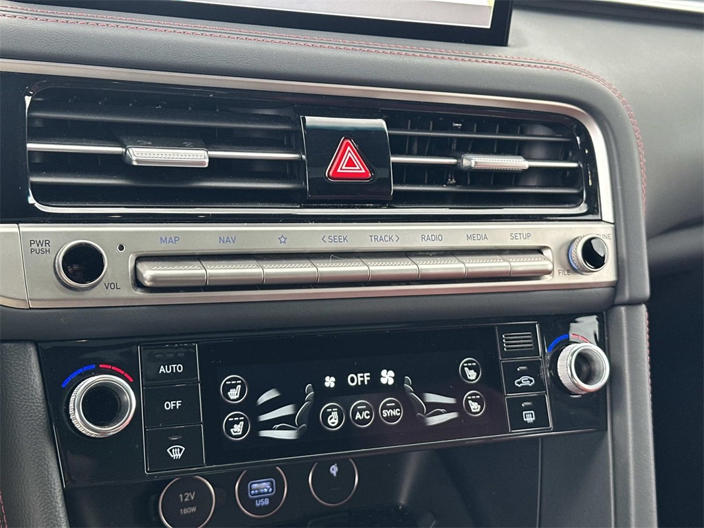 2025 Genesis G70 2.5T photo 19