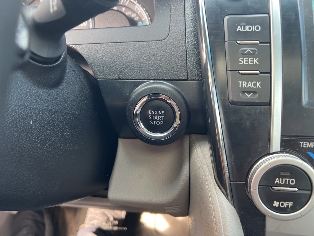 2012 Toyota Camry photo 17