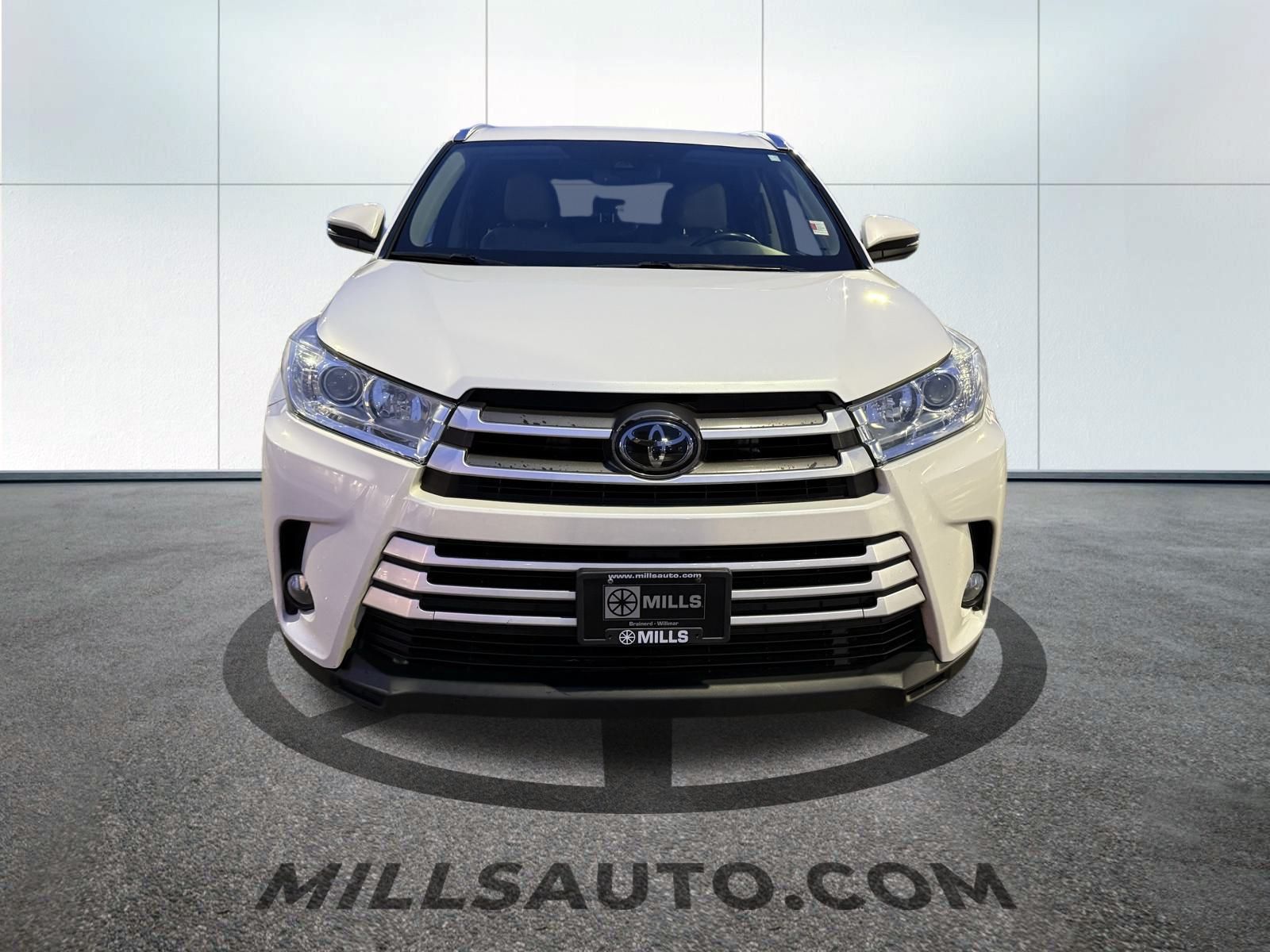 Used 2017 Toyota Highlander XLE with VIN 5TDJZRFH1HS482255 for sale in Willmar, Minnesota