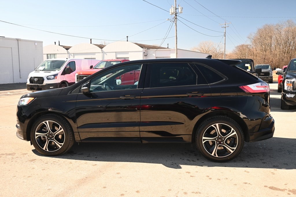 2022 Ford Edge ST photo 2