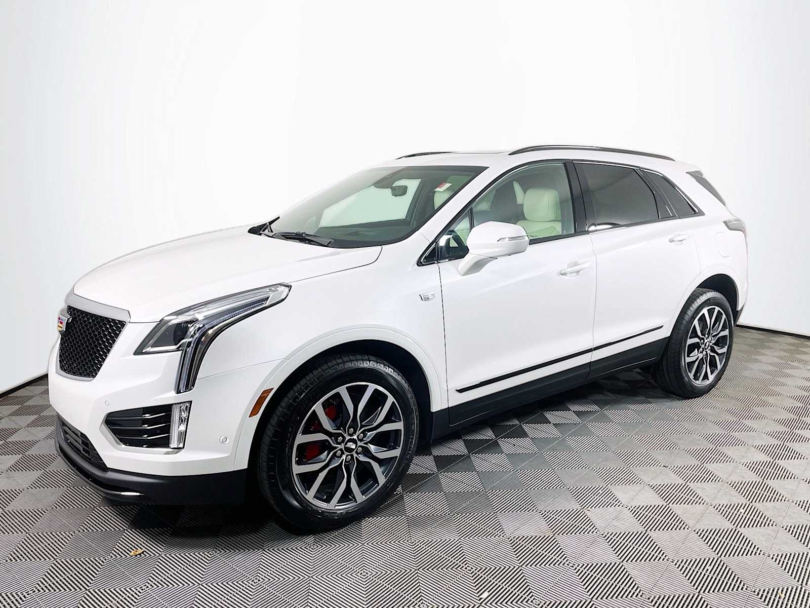 2026 Cadillac XT5 Sport's photo