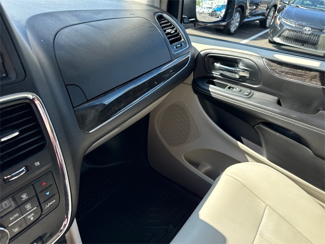 2013 Chrysler Town & Country photo 21