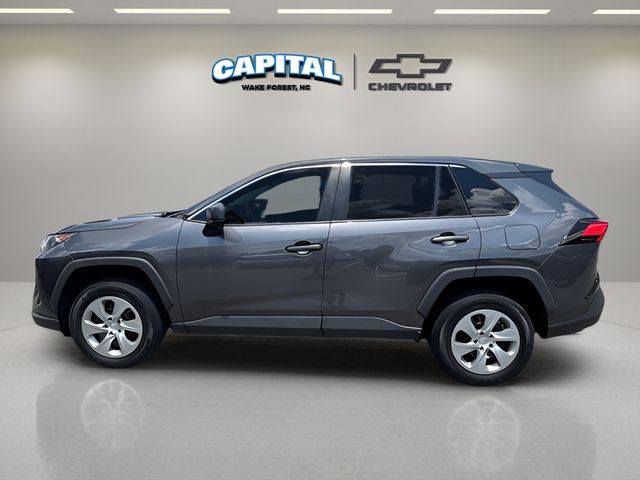 2022 Toyota RAV4 LE photo 2