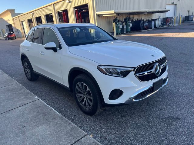 2023 Mercedes Benz GLC 300 photo 3