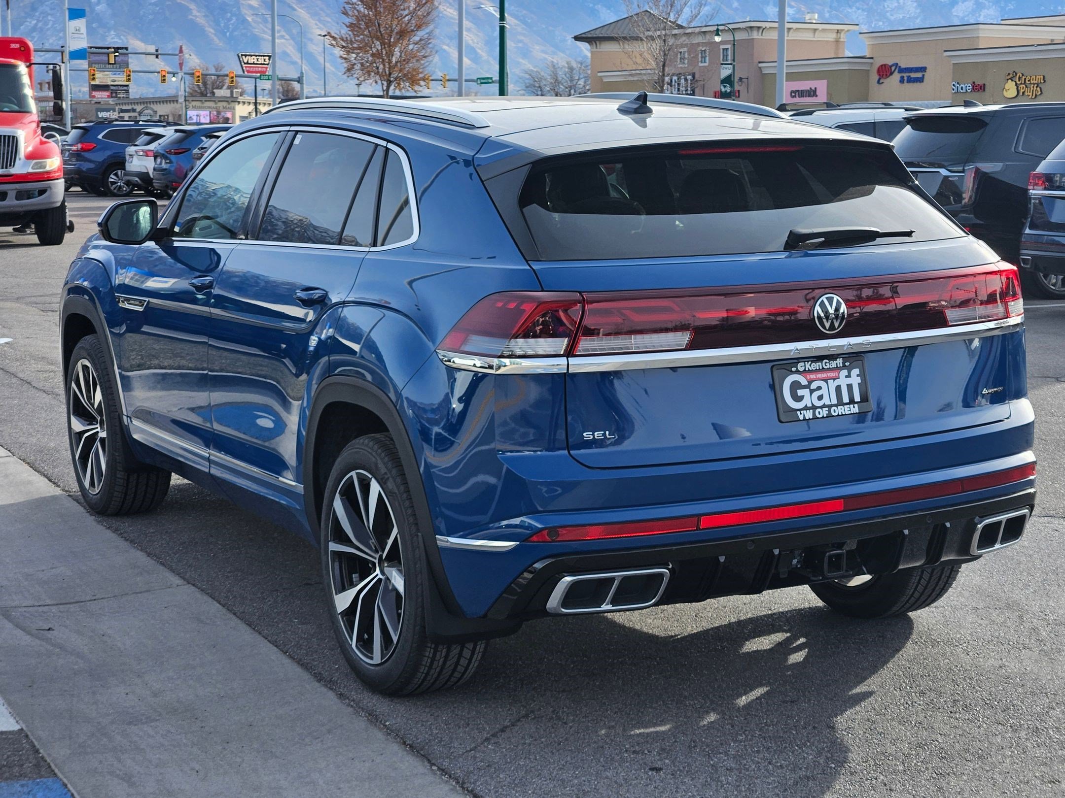 2025 Volkswagen Atlas Cross Sport SEL Premium R-Line photo 5